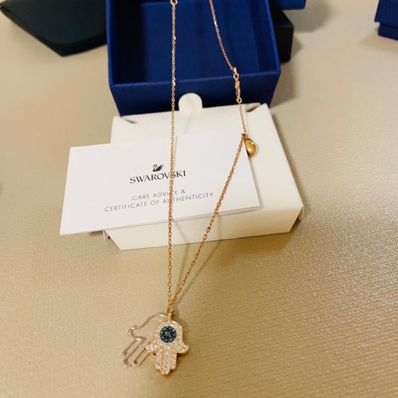 ❌SOLD❌Swarovski Hamsa Rose Gold Necklace - Picture 2 of 5